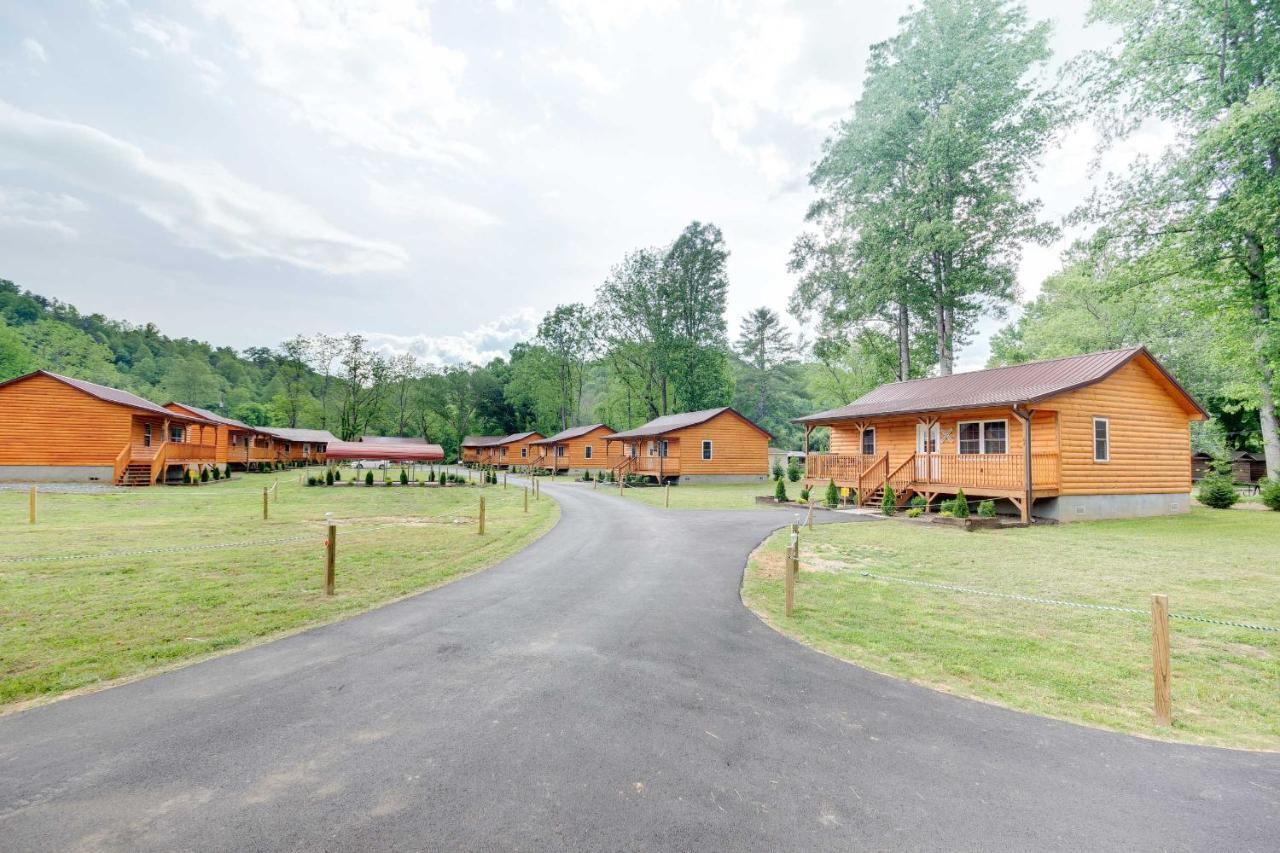 Cozy Cabin On Tuckasegee River - Near Bryson City Exterior photo